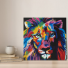Cuadro pintado a mano sobre un león con colores intensos. 50x50